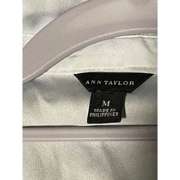 Ann Taylor blouse size Medium pastel blue different back fabric - Picture 3 of 7